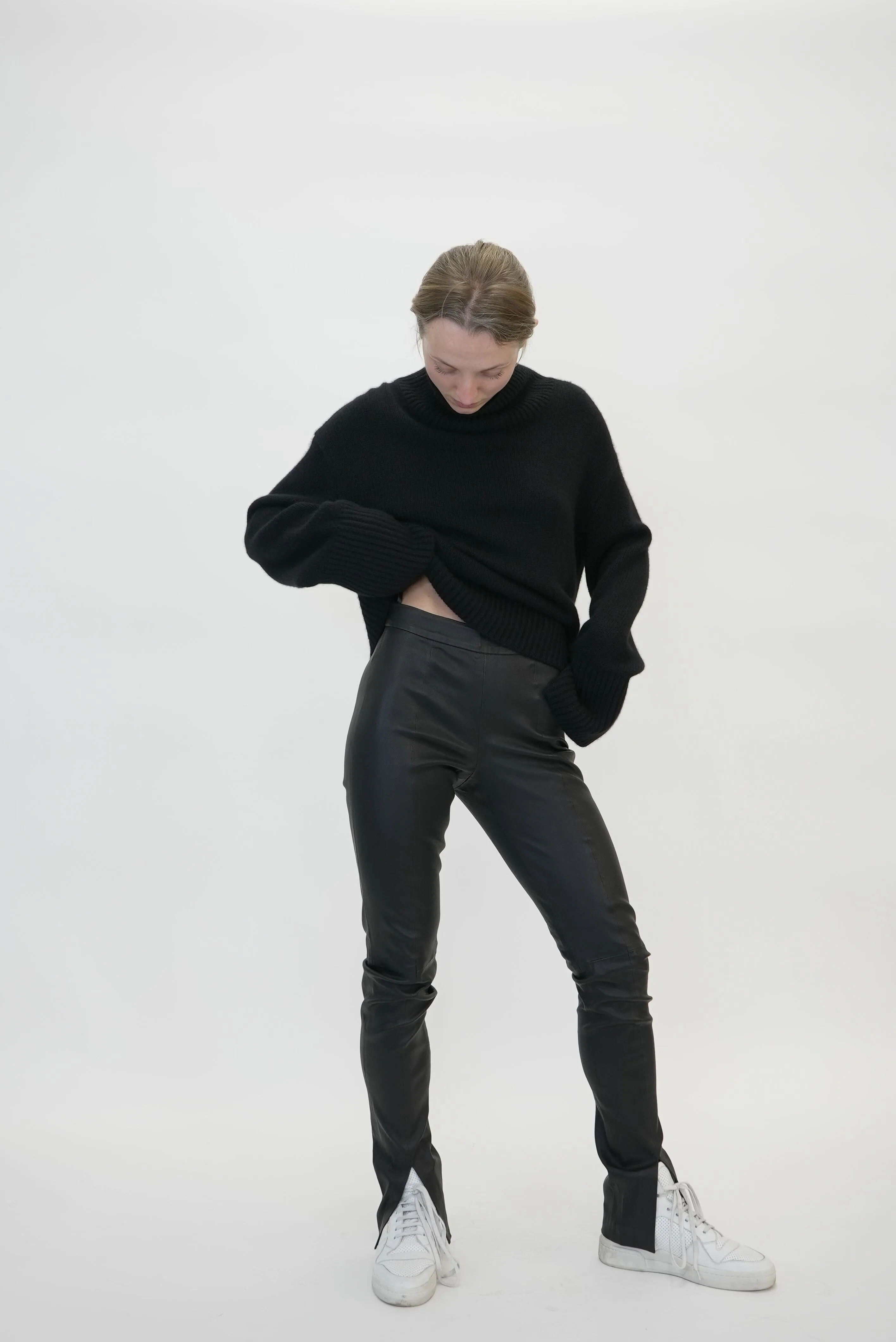 FLEUR SWEATER IN BLACK